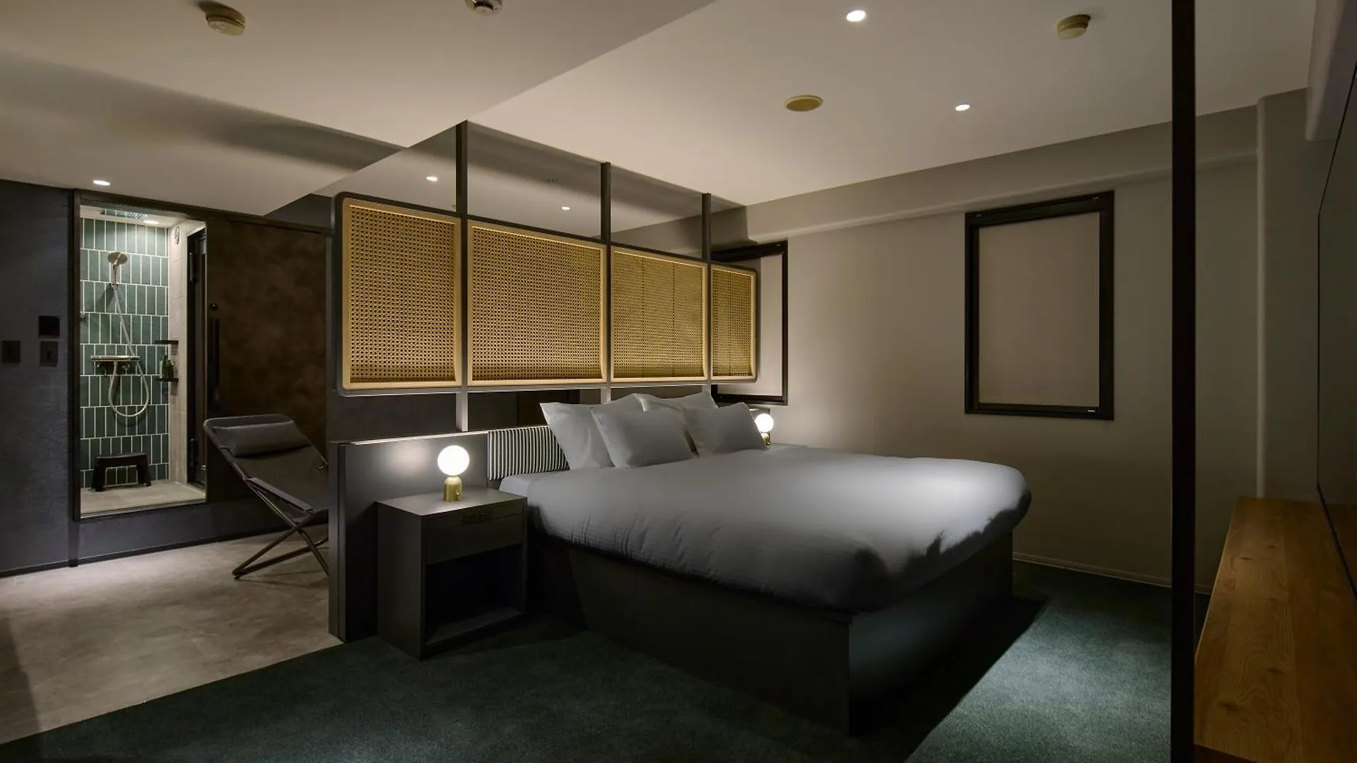 Base Layer Hotel Nagoya Nishiki 3*,