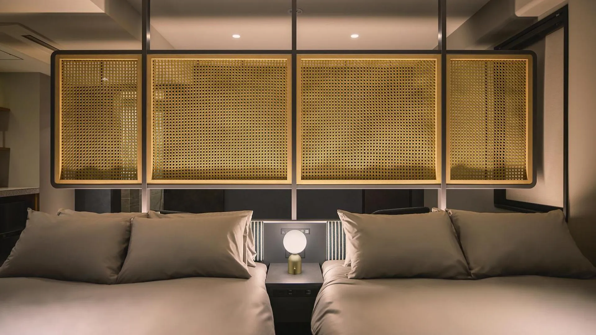 ***  Base Layer Hotel Nagoya Nishiki اليابان