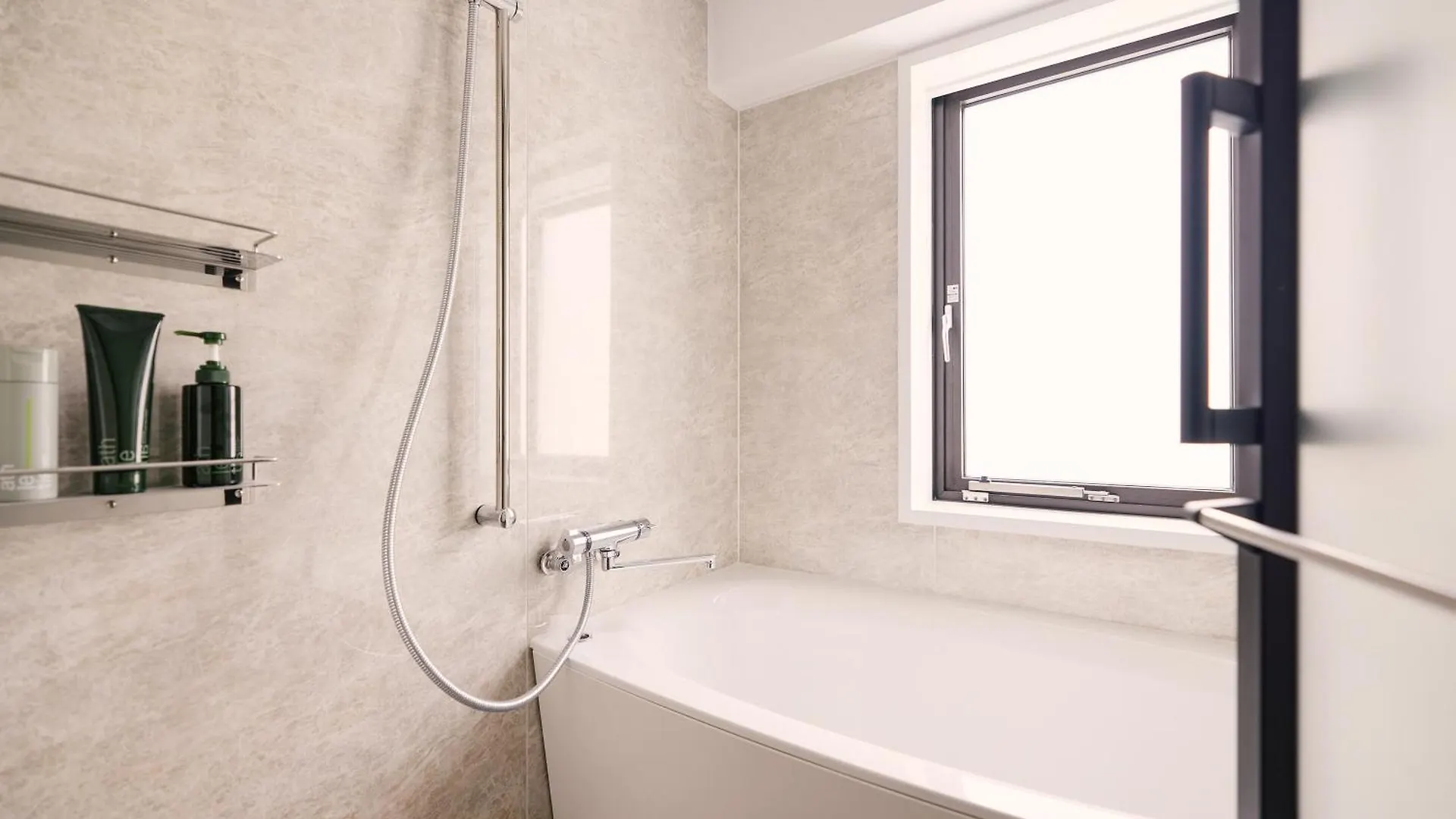 Base Layer Hotel Nagoya Nishiki