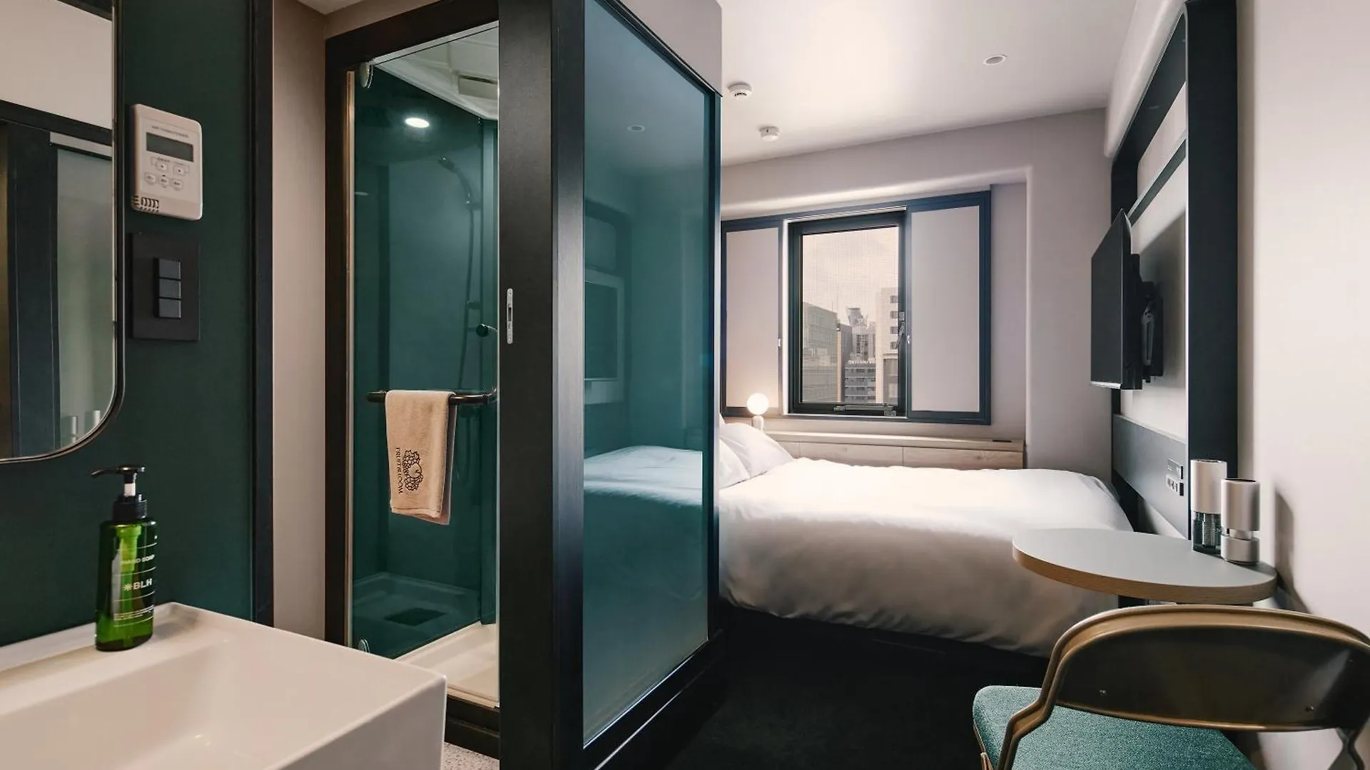 Base Layer Hotel Nagoya Nishiki